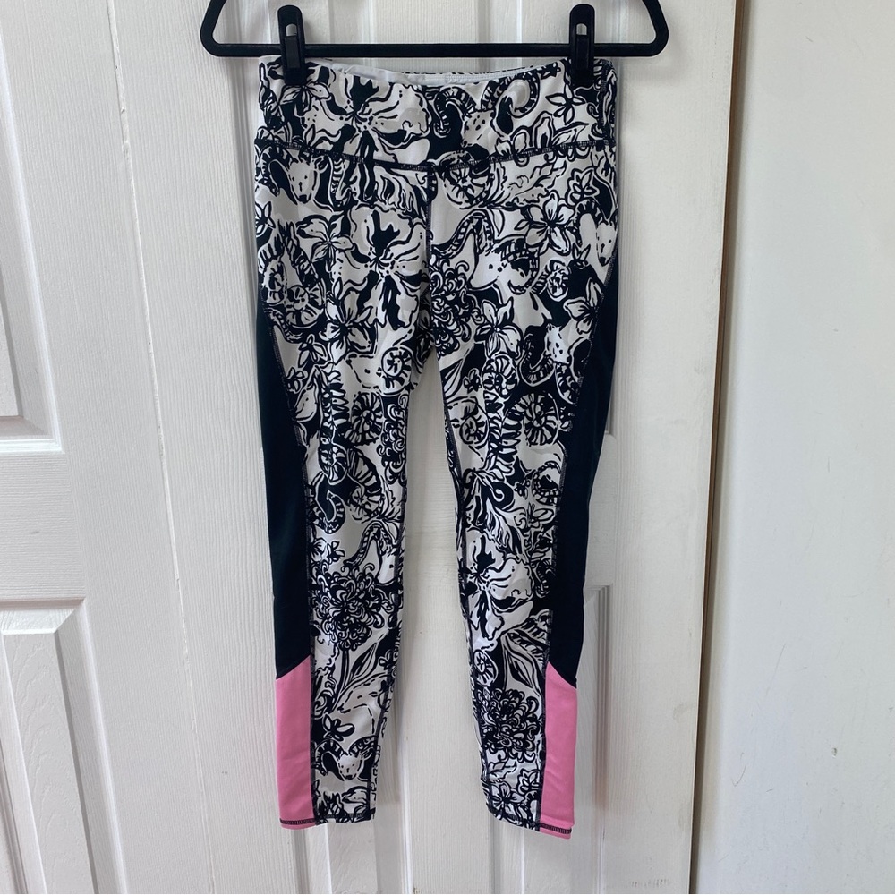 Lilly Pulitzer black pink floral ram print Luxletic leggings size Medium